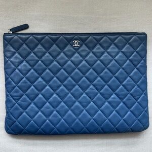 🦋CHANEL🦋Quilted Lambskin Large O-Case Clutch